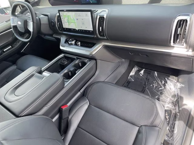 2026 Glacier Gray Metallic Tri-Coat Ford Expedition Platinum 4X4 SUV