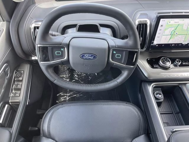 2026 Glacier Gray Metallic Tri-Coat Ford Expedition Platinum 4X4 SUV