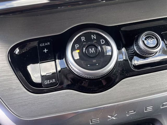2026 Glacier Gray Metallic Tri-Coat Ford Expedition Platinum 4X4 SUV