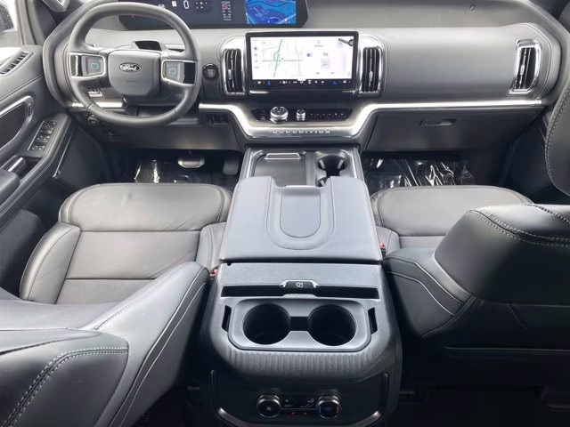 2026 Star White Metallic Tri-Coat Ford Expedition Platinum 4X4 SUV