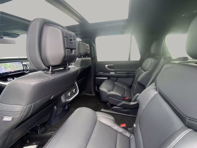 2026 Star White Metallic Tri-Coat Ford Expedition Platinum 4X4 SUV