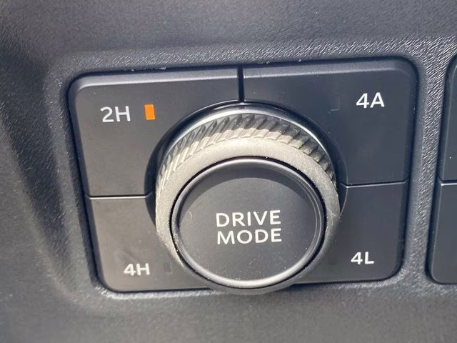 2026 Star White Metallic Tri-Coat Ford Expedition Platinum 4X4 SUV