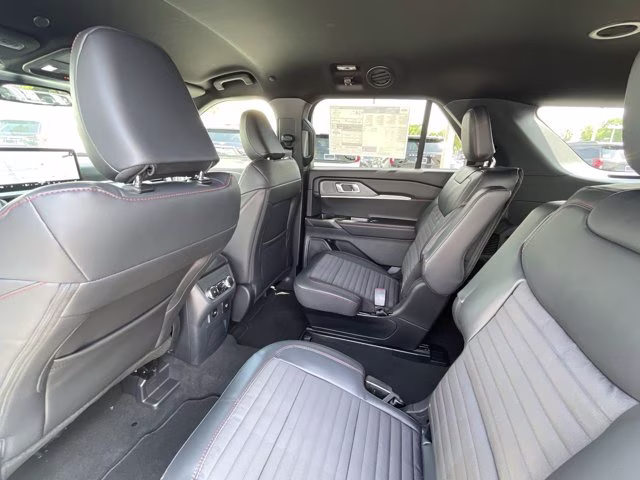 2026 Star White Metallic Tri-Coat Ford Explorer ST-Line RWD SUV
