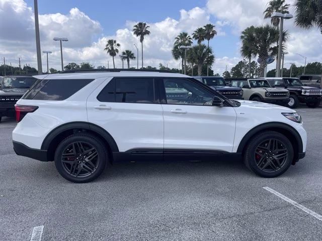 2026 Star White Metallic Tri-Coat Ford Explorer ST-Line RWD SUV