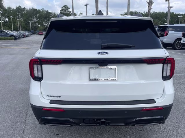 2026 Star White Metallic Tri-Coat Ford Explorer ST-Line RWD SUV
