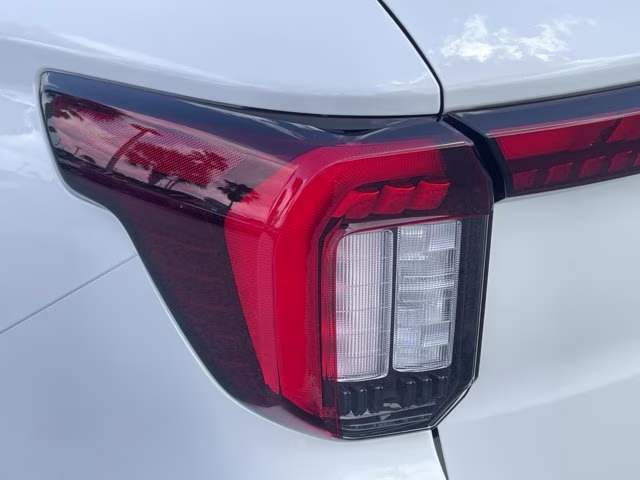 2026 Star White Metallic Tri-Coat Ford Explorer ST-Line RWD SUV