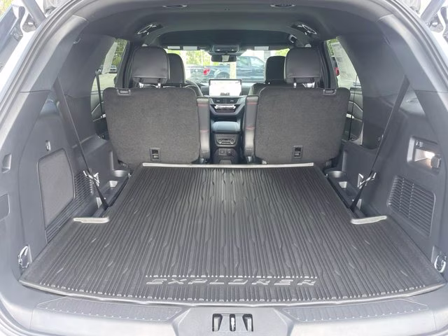 2026 Star White Metallic Tri-Coat Ford Explorer ST-Line RWD SUV