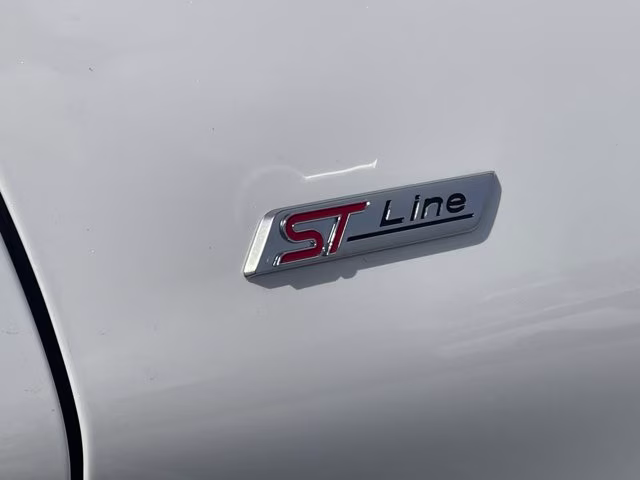 2026 Star White Metallic Tri-Coat Ford Explorer ST-Line RWD SUV