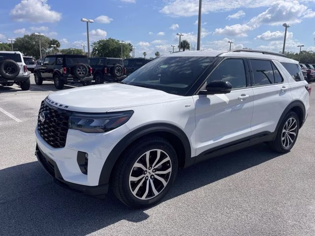 2026 Star White Metallic Tri-Coat Ford Explorer ST-Line RWD SUV
