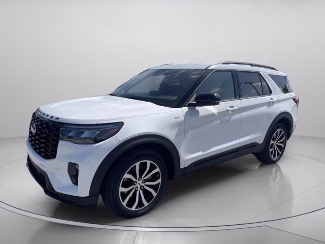 2026 Star White Metallic Tri-Coat Ford Explorer ST-Line RWD SUV