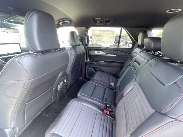 2026 Star White Metallic Tri-Coat Ford Explorer ST-Line RWD SUV