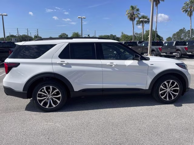 2026 Star White Metallic Tri-Coat Ford Explorer ST-Line RWD SUV
