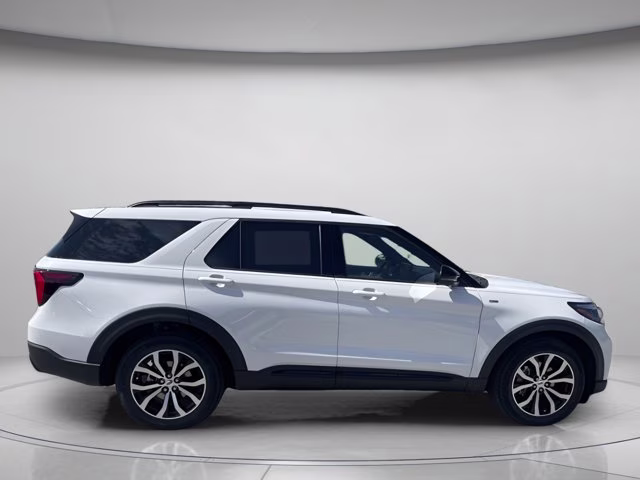 2026 Star White Metallic Tri-Coat Ford Explorer ST-Line RWD SUV