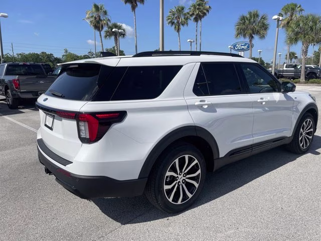 2026 Star White Metallic Tri-Coat Ford Explorer ST-Line RWD SUV