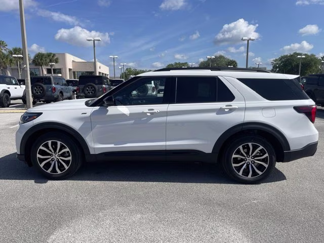 2026 Star White Metallic Tri-Coat Ford Explorer ST-Line RWD SUV