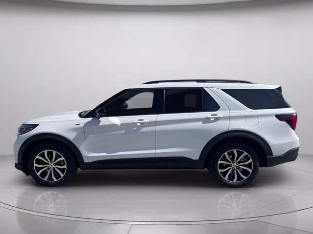 2026 Star White Metallic Tri-Coat Ford Explorer ST-Line RWD SUV