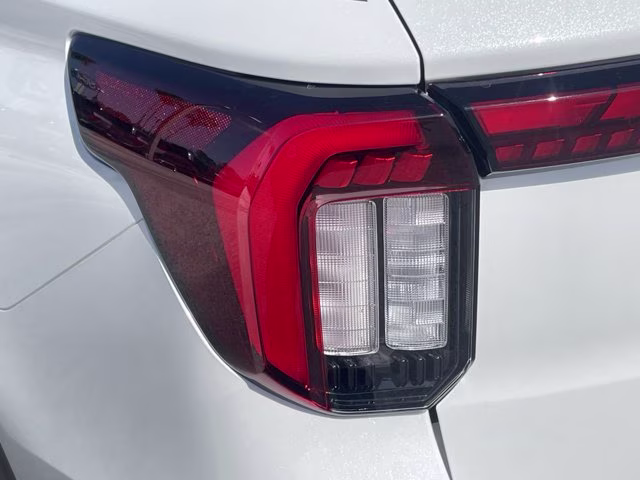 2026 Star White Metallic Tri-Coat Ford Explorer ST-Line RWD SUV