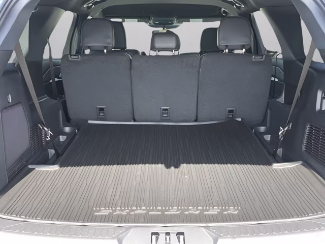 2026 Star White Metallic Tri-Coat Ford Explorer ST-Line RWD SUV