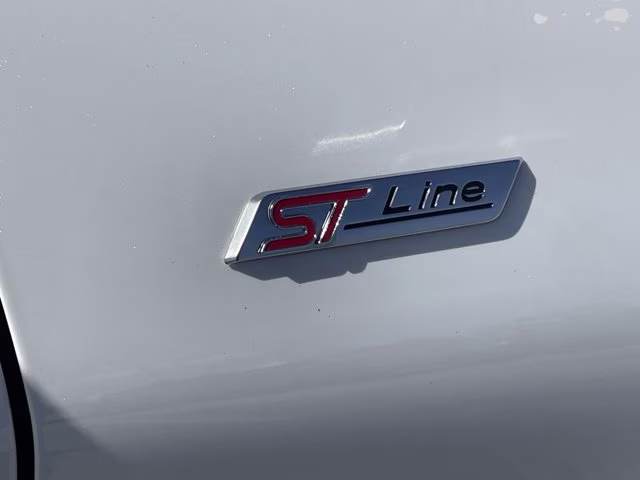 2026 Star White Metallic Tri-Coat Ford Explorer ST-Line RWD SUV