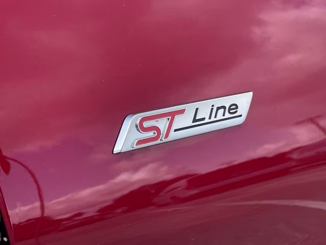 2026 Rapid Red Metallic Tinted Clearcoat Ford Explorer ST-Line RWD SUV