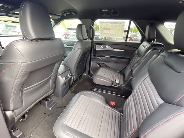 2026 Rapid Red Metallic Tinted Clearcoat Ford Explorer ST-Line RWD SUV