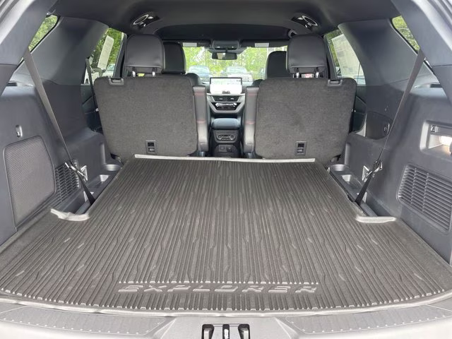 2026 Rapid Red Metallic Tinted Clearcoat Ford Explorer ST-Line RWD SUV