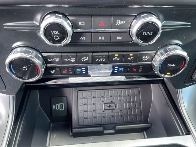 2026 Carbonized Gray Metallic Ford F-150 LARIAT 4X4 Truck