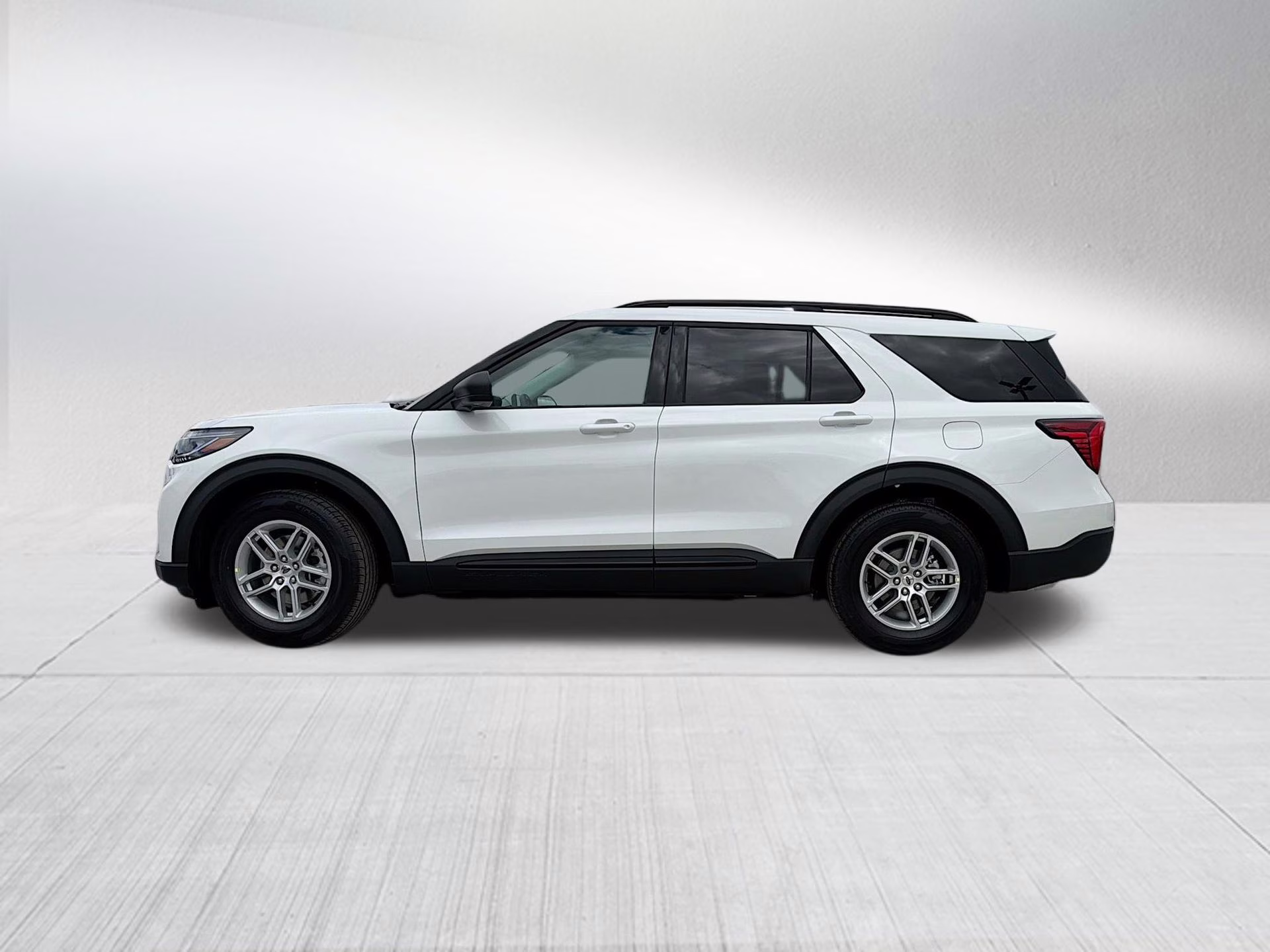 2026 Star White Metallic Tri-Coat Ford Explorer Active RWD SUV