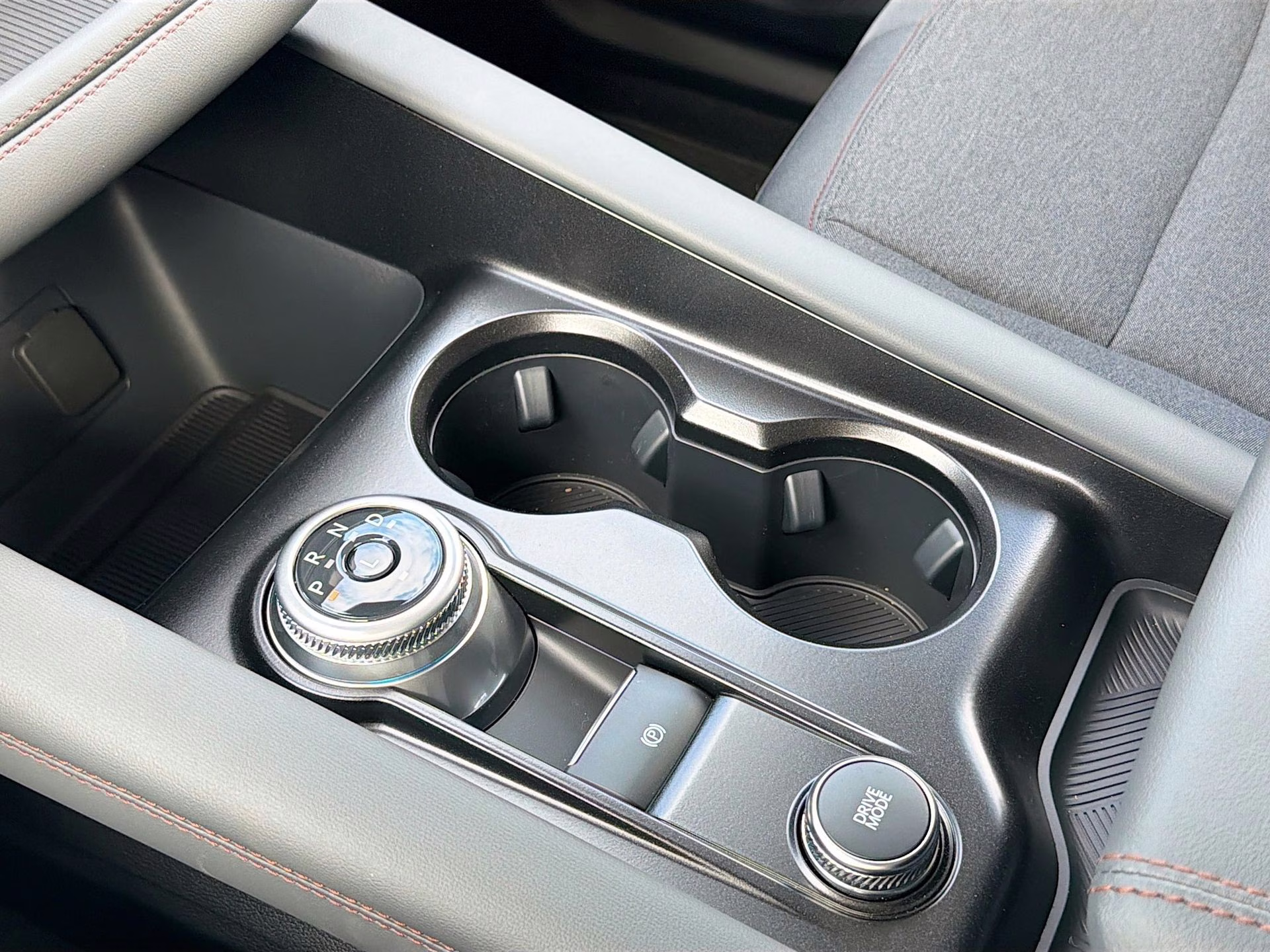 2026 Star White Metallic Tri-Coat Ford Explorer Active RWD SUV