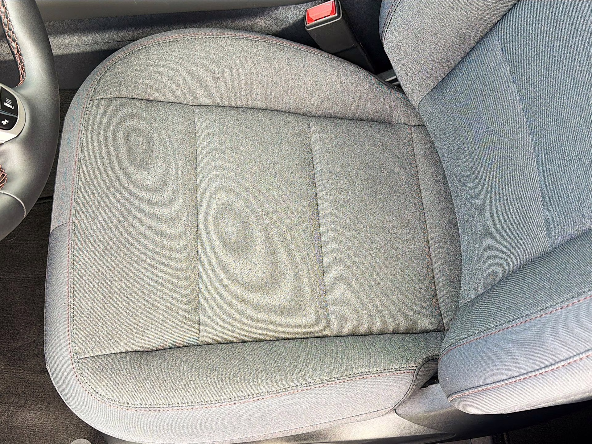 2026 Star White Metallic Tri-Coat Ford Explorer Active RWD SUV