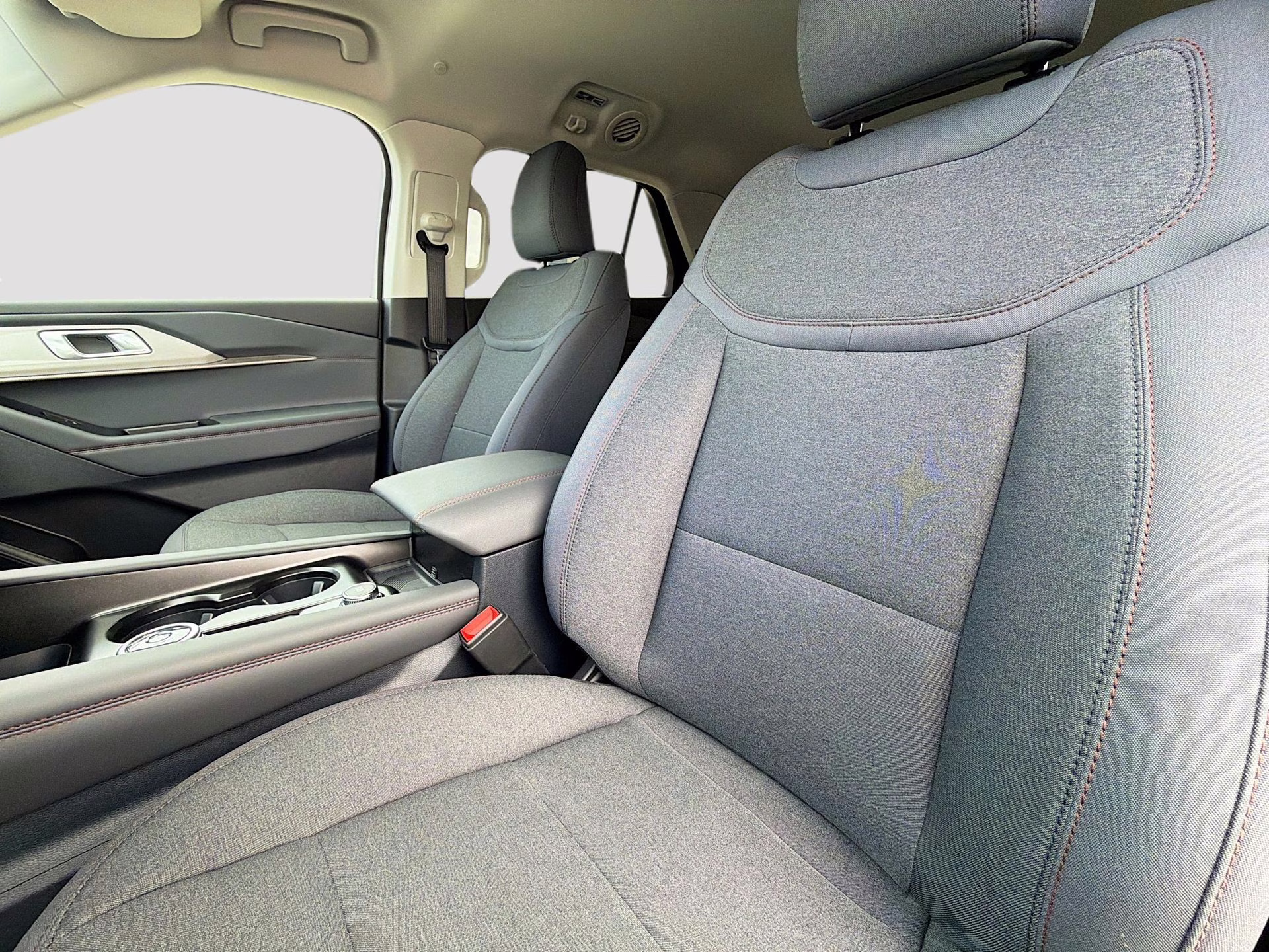 2026 Star White Metallic Tri-Coat Ford Explorer Active RWD SUV