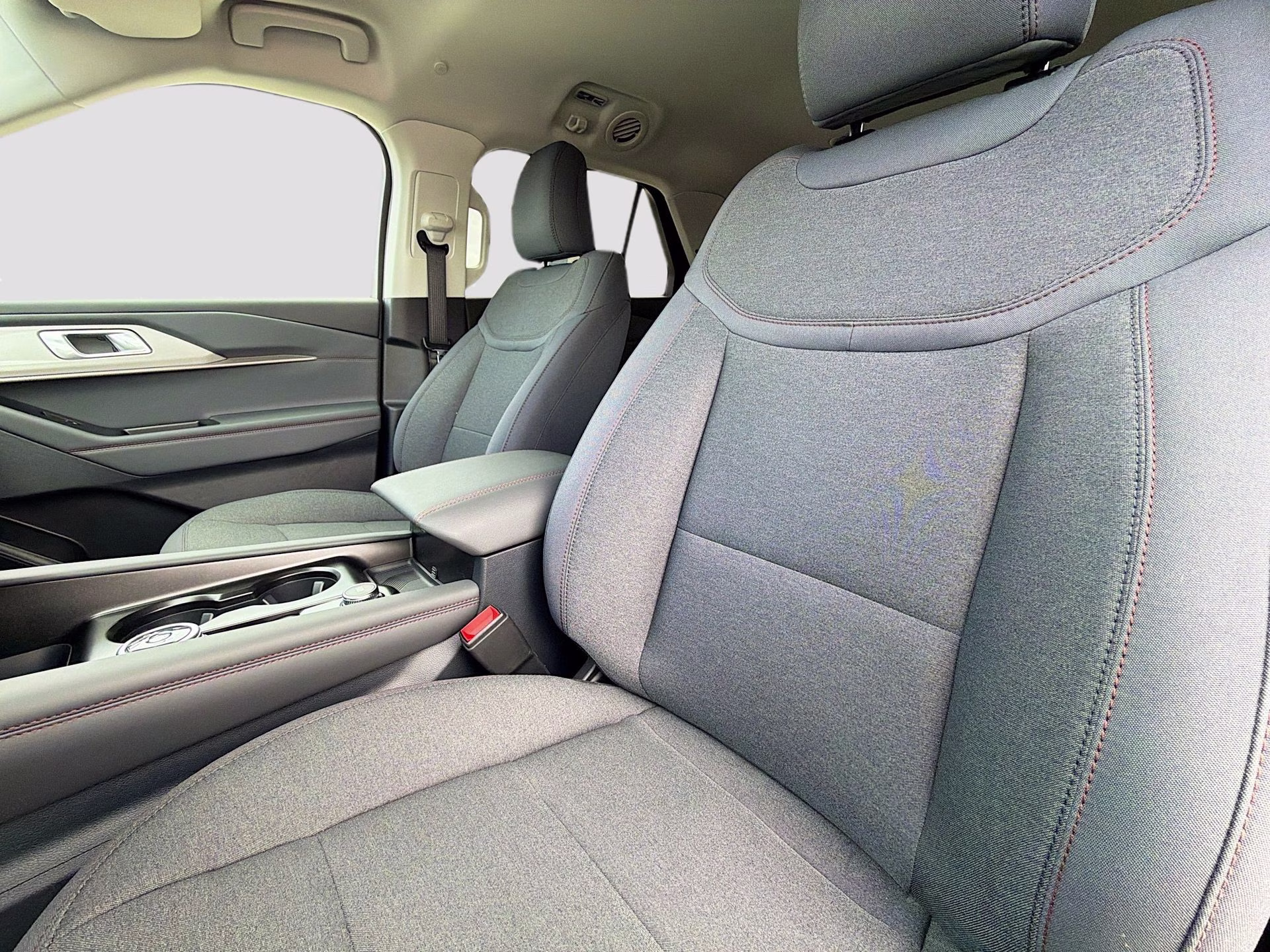 2026 Star White Metallic Tri-Coat Ford Explorer Active RWD SUV