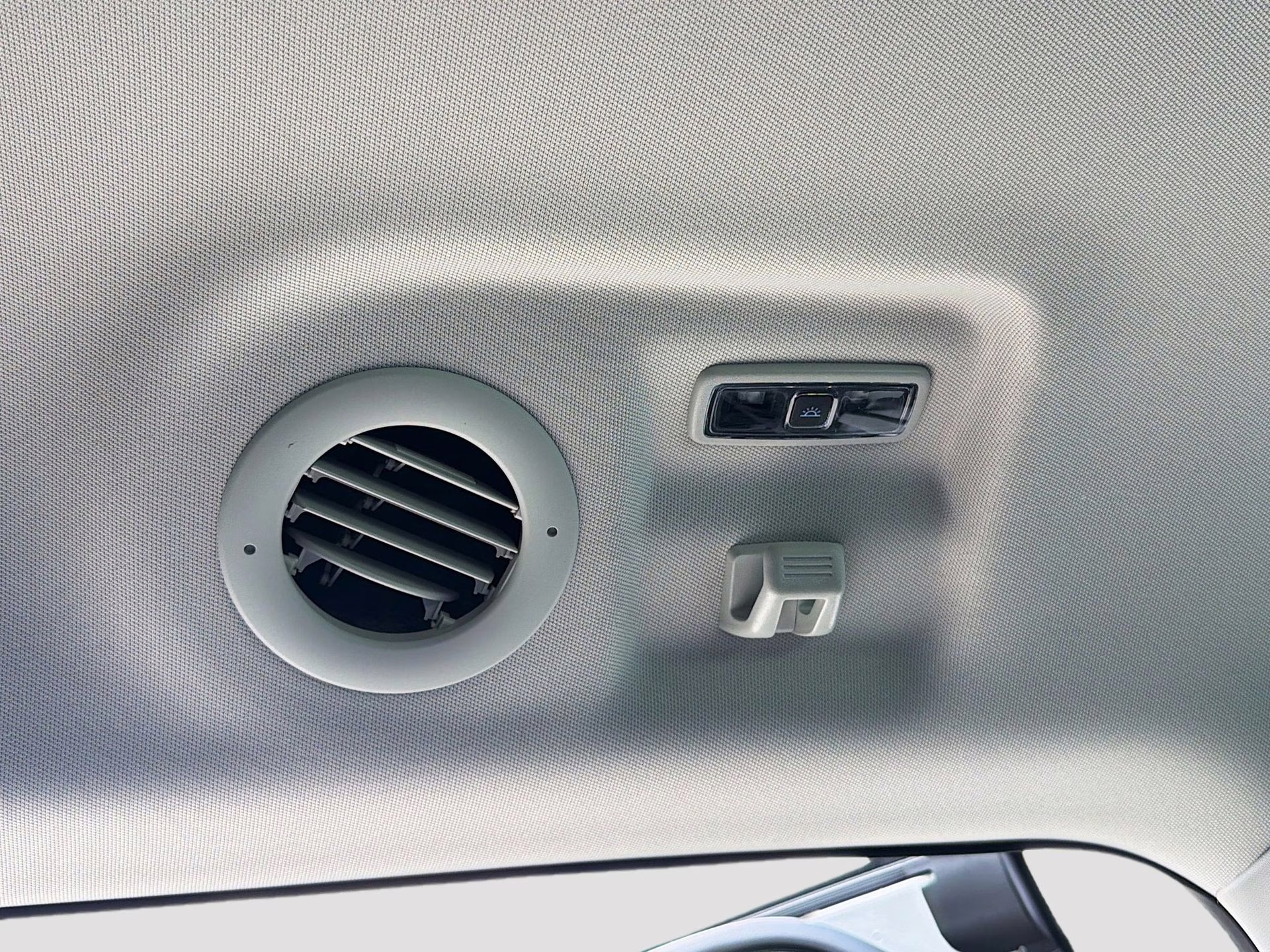 2026 Star White Metallic Tri-Coat Ford Explorer Active RWD SUV