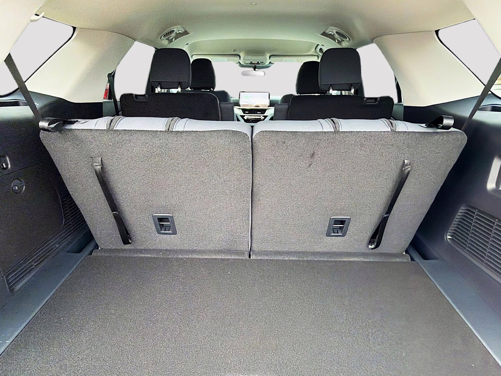 2026 Star White Metallic Tri-Coat Ford Explorer Active RWD SUV