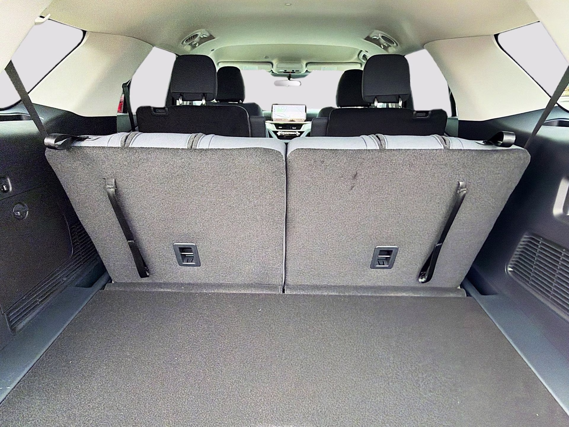 2026 Star White Metallic Tri-Coat Ford Explorer Active RWD SUV