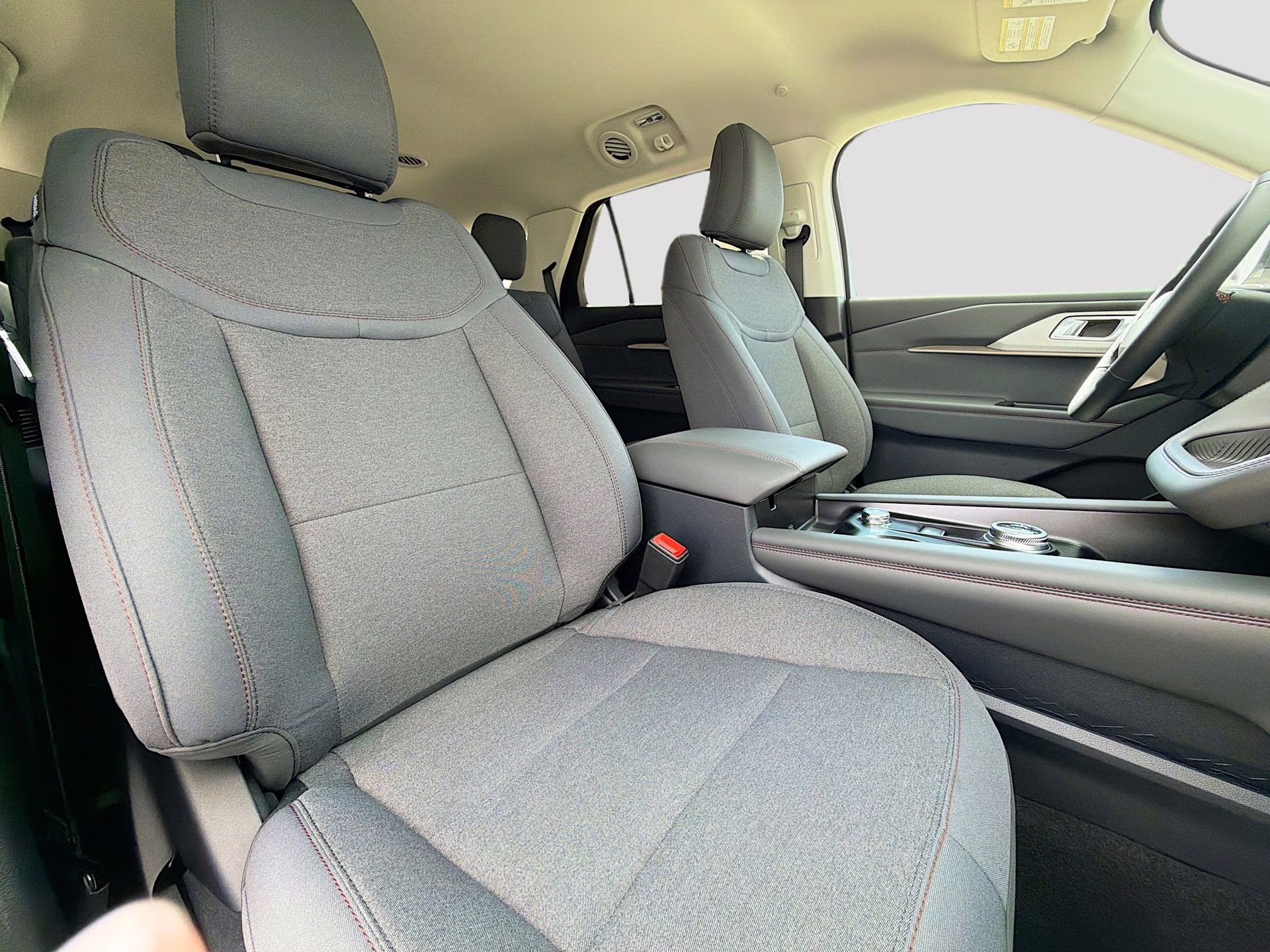 2026 Star White Metallic Tri-Coat Ford Explorer Active RWD SUV