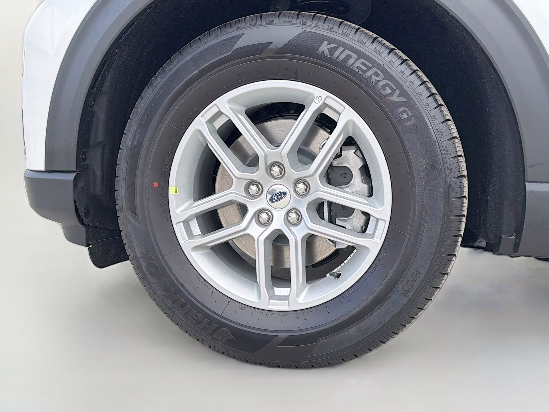 2026 Star White Metallic Tri-Coat Ford Explorer Active RWD SUV