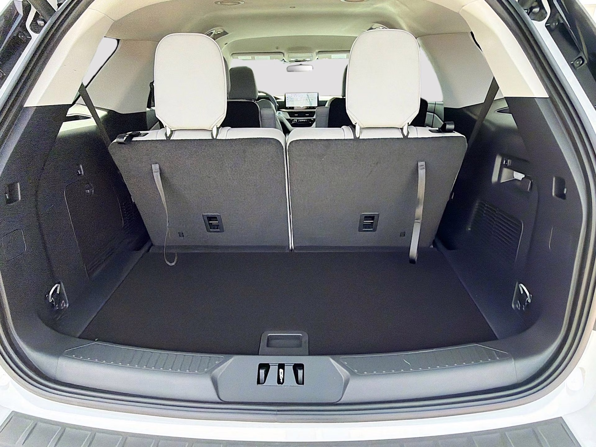 2026 Star White Metallic Tri-Coat Ford Explorer Active RWD SUV