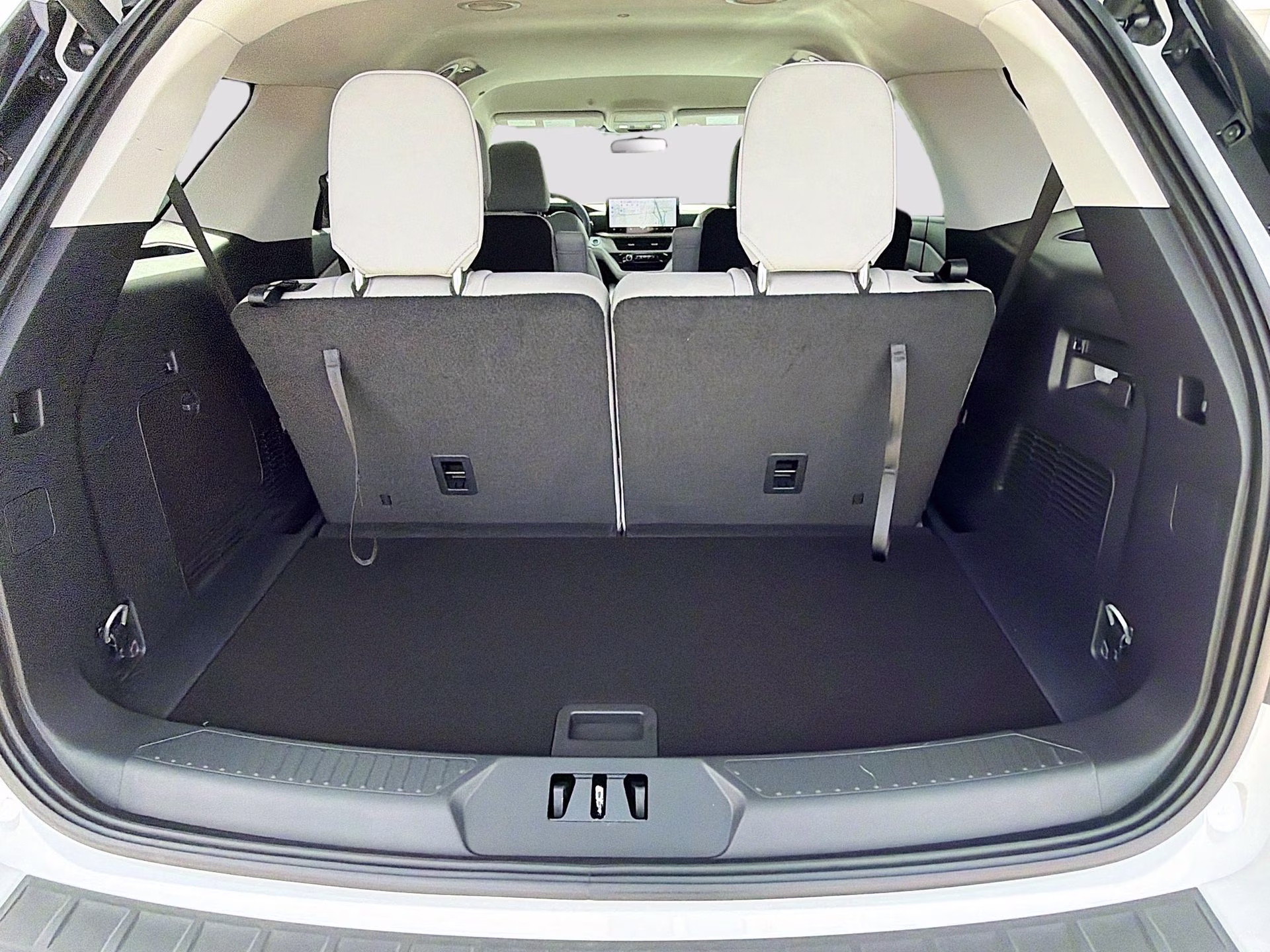 2026 Star White Metallic Tri-Coat Ford Explorer Active RWD SUV