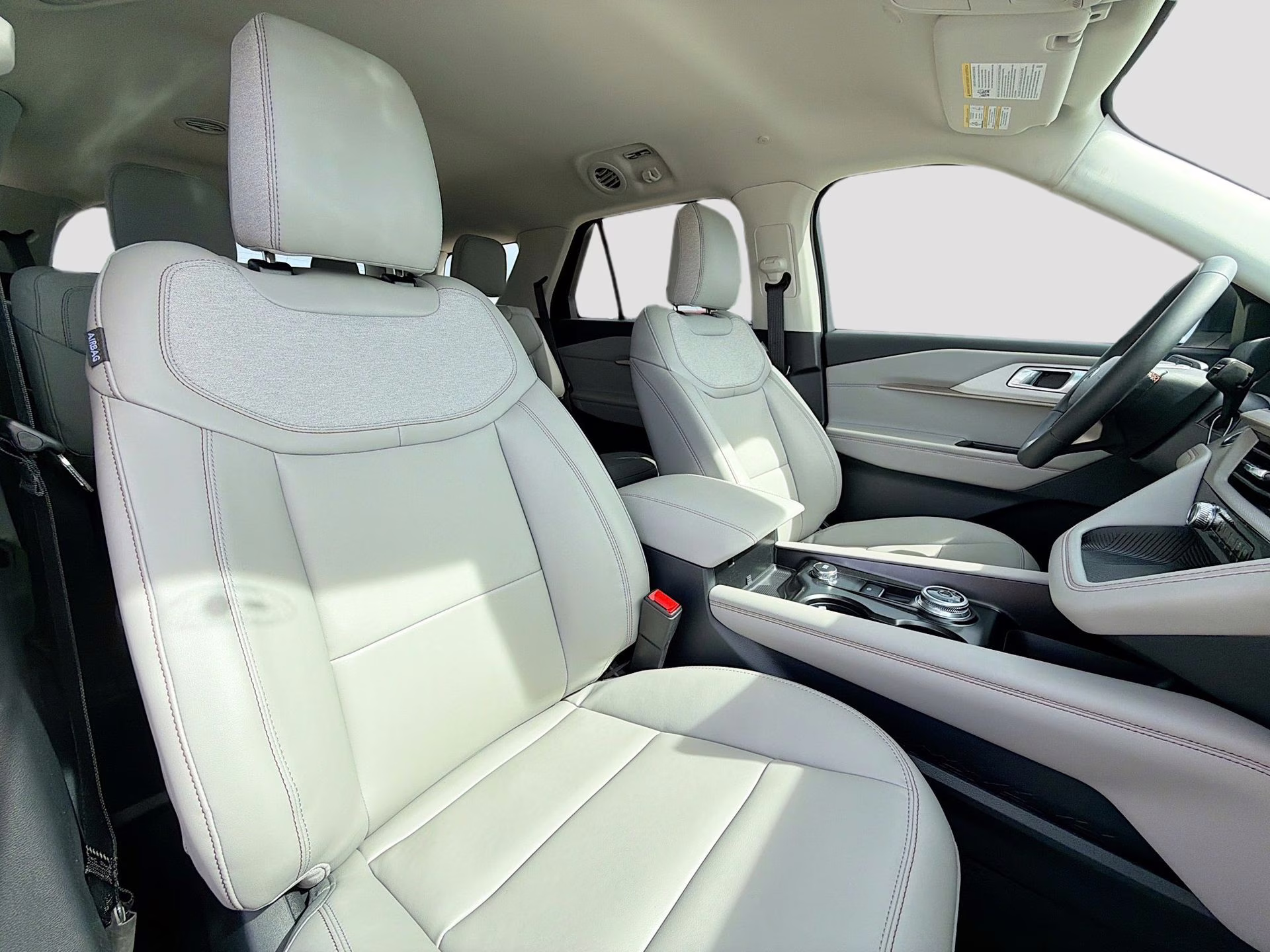 2026 Star White Metallic Tri-Coat Ford Explorer Active RWD SUV