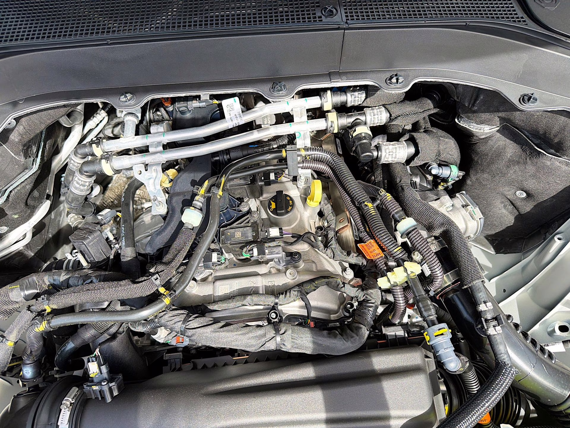 2026 Star White Metallic Tri-Coat Ford Explorer Active RWD SUV