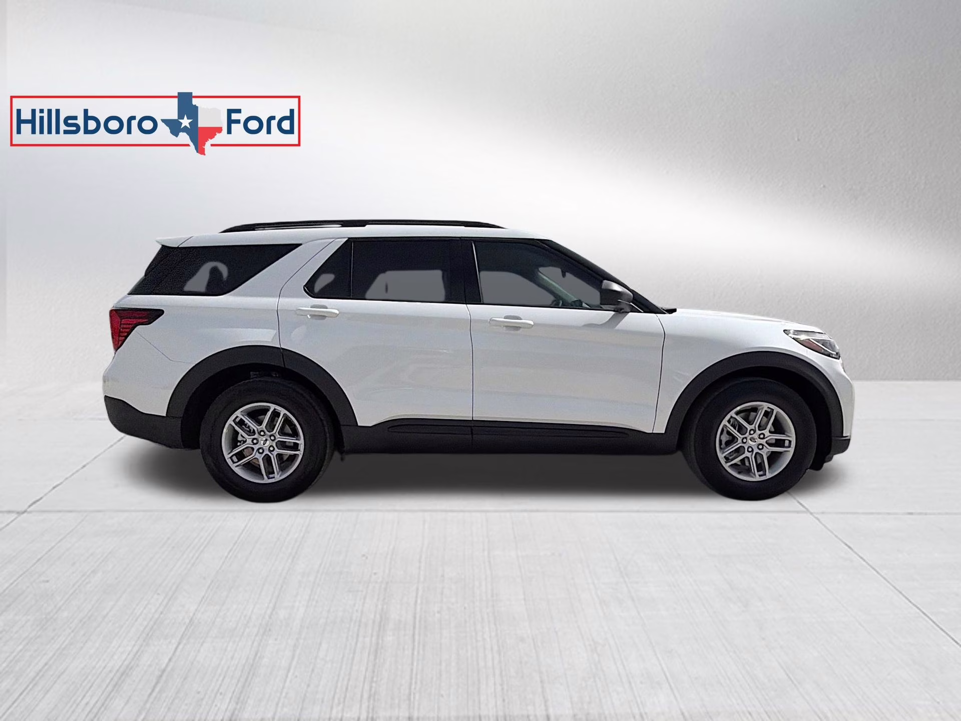 2026 Star White Metallic Tri-Coat Ford Explorer Active RWD SUV