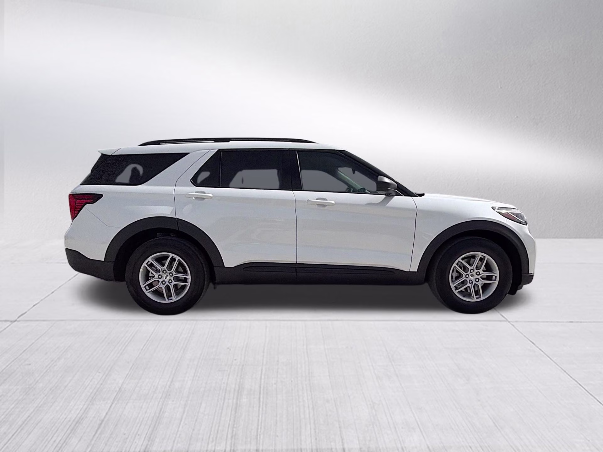 2026 Star White Metallic Tri-Coat Ford Explorer Active RWD SUV