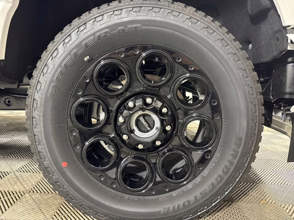 2026 White Metallic Ford Super Duty F-350 SRW Lariat 4X4 Truck