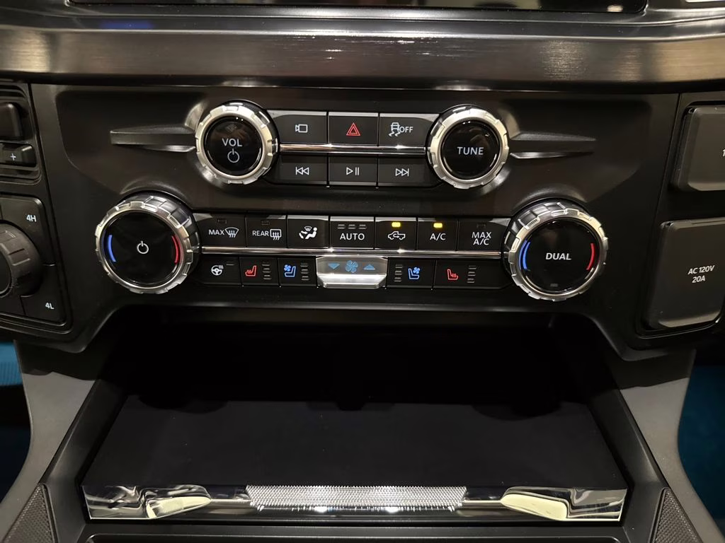 2026 White Metallic Ford Super Duty F-350 SRW Lariat 4X4 Truck