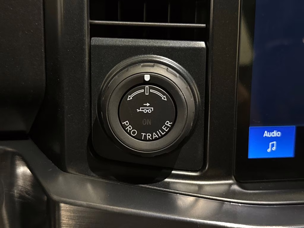 2026 White Metallic Ford Super Duty F-350 SRW Lariat 4X4 Truck