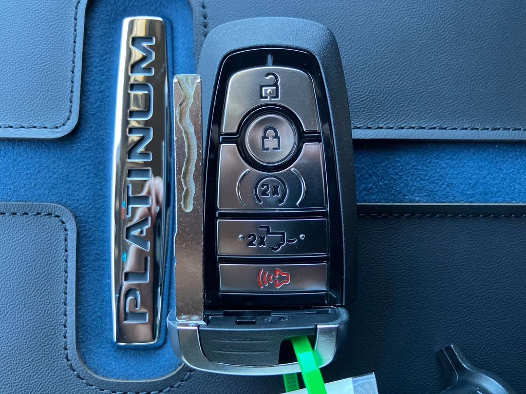 2026 Agate Black Metallic Ford Super Duty F-350 SRW Platinum 4X4 Truck