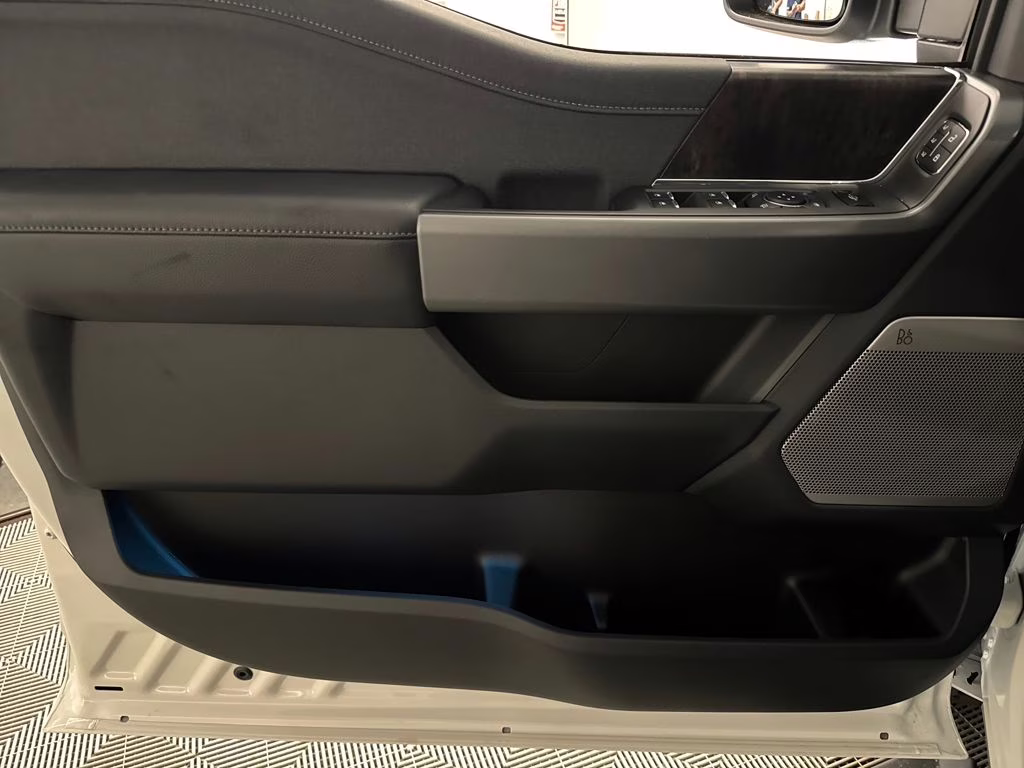 2026 White Metallic Ford Super Duty F-350 SRW Lariat 4X4 Truck