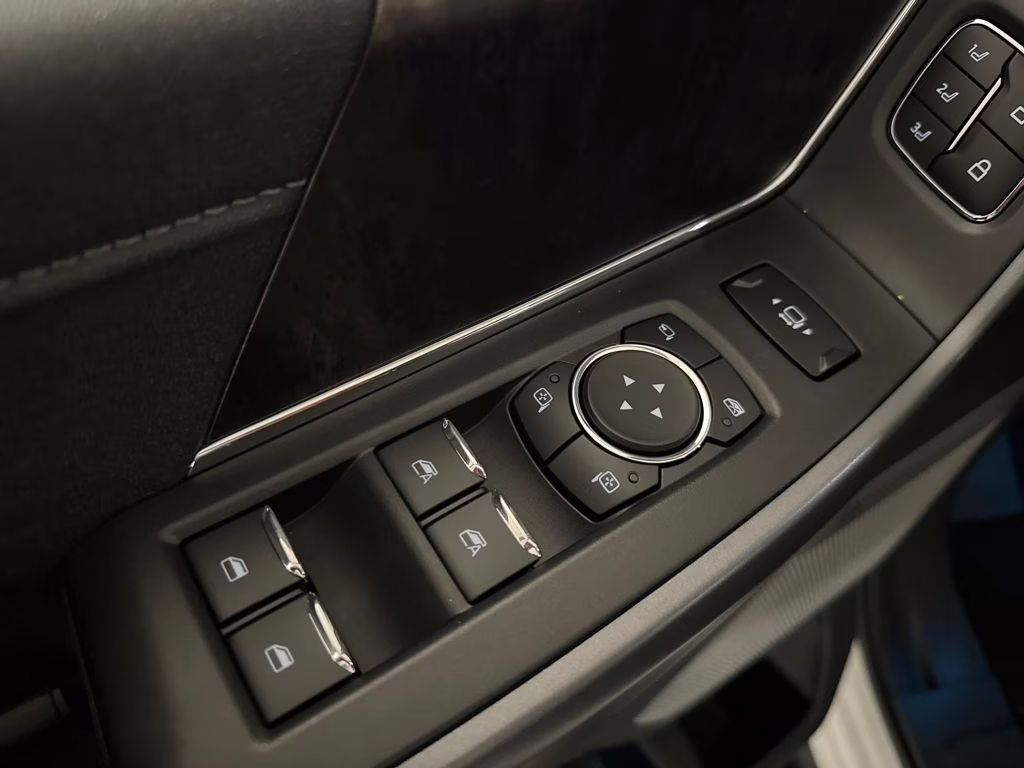 2026 White Metallic Ford Super Duty F-350 SRW Lariat 4X4 Truck