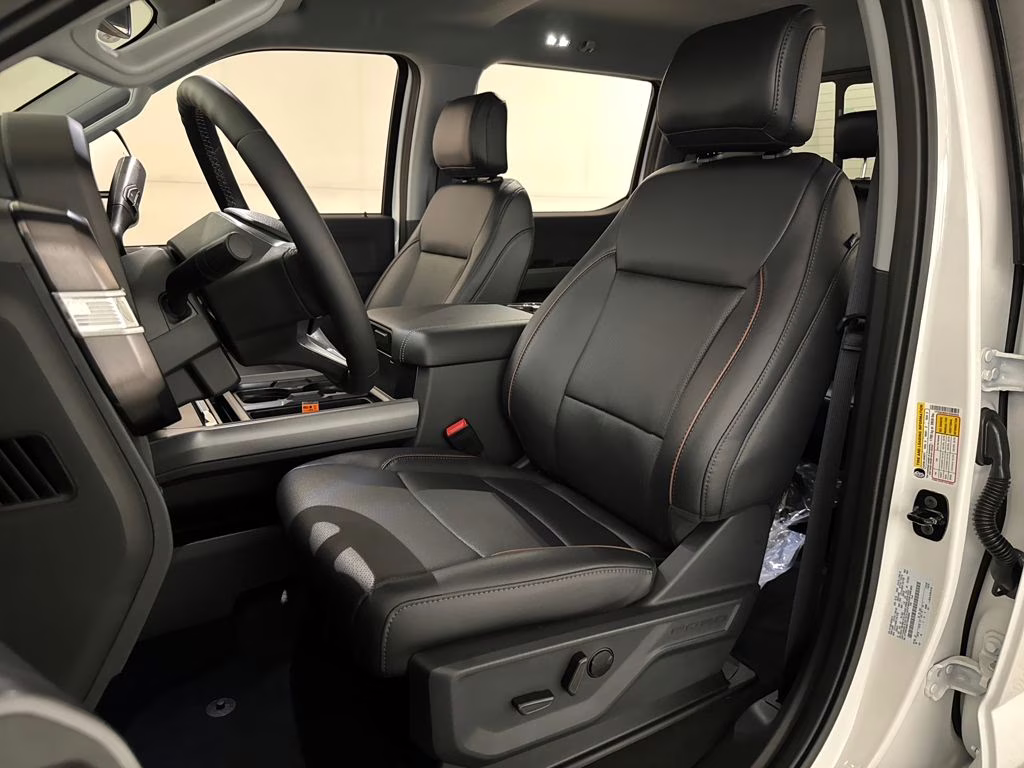 2026 White Metallic Ford Super Duty F-350 SRW Lariat 4X4 Truck